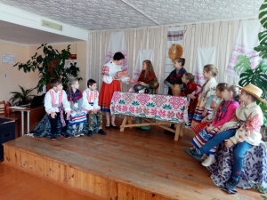«Красна изба пирогами»