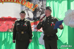 Выступление коллективов на концертной площадке «Мелодии победы» в городском парке.