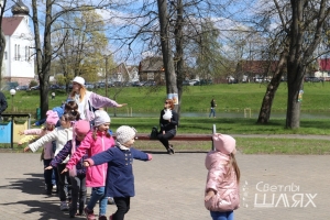 Дети на празднике катались на лошади, рисовали и развлекались с аниматорами