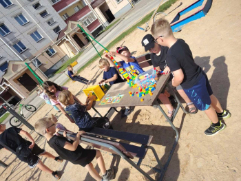 В городе отгремели последние детские площадки...