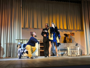 Эксцэнтрычная камедыя «Кушать подано» ад народнага тэатральнага калектыву «СМОЛТ» зноў пакарыла сцэну