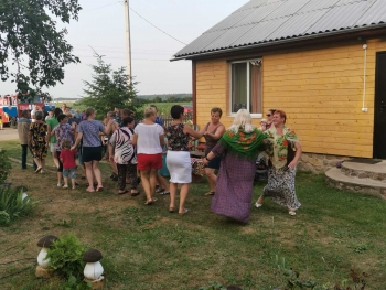 «К живым огням родного очага»