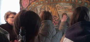 Спецыялісты філіяла "Сінькоўскі Дом культуры" і работнікі ДУК "Смаргонскі раённы цэнтр культуры" наведалі адну са старэйшых хат аграгарадка Сінькі