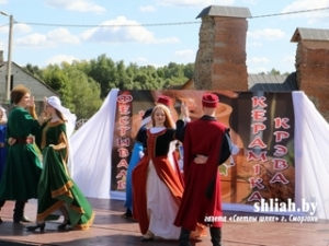 Аматары гістарычных вандровак і дэкаратыўна-прыкладной творчасці, рыцарскіх паядынкаў і народнай музыкі сабраліся ў Крэве на свята