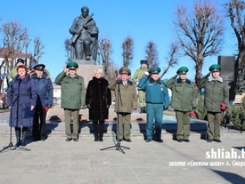 Сморгонцы возложили цветы к памятнику погибшим воинам и партизанам