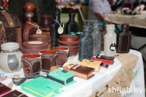 В городском парке прошла выставка-продажа мастеров народного творчества